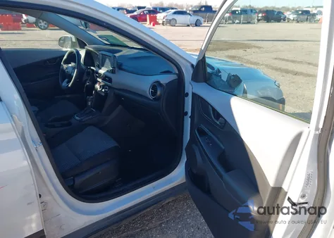 2021 Hyundai Kona Se z USA, uszkodzony, nr VIN KM8K12AA2MU644909